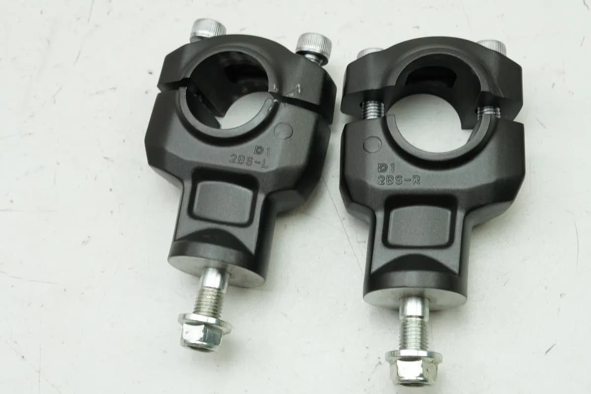 YAMAHA MTN 1000 MT-10 RN78 Lenkerklemmung Riser Halter Lenker Klemme 4550 km