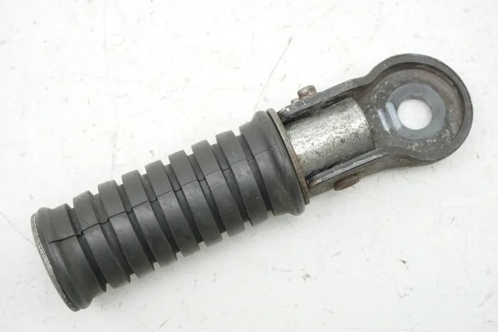 YAMAHA SR 125 10F Fußraste Sozius links Halter Fußrastenanlage Footrest II