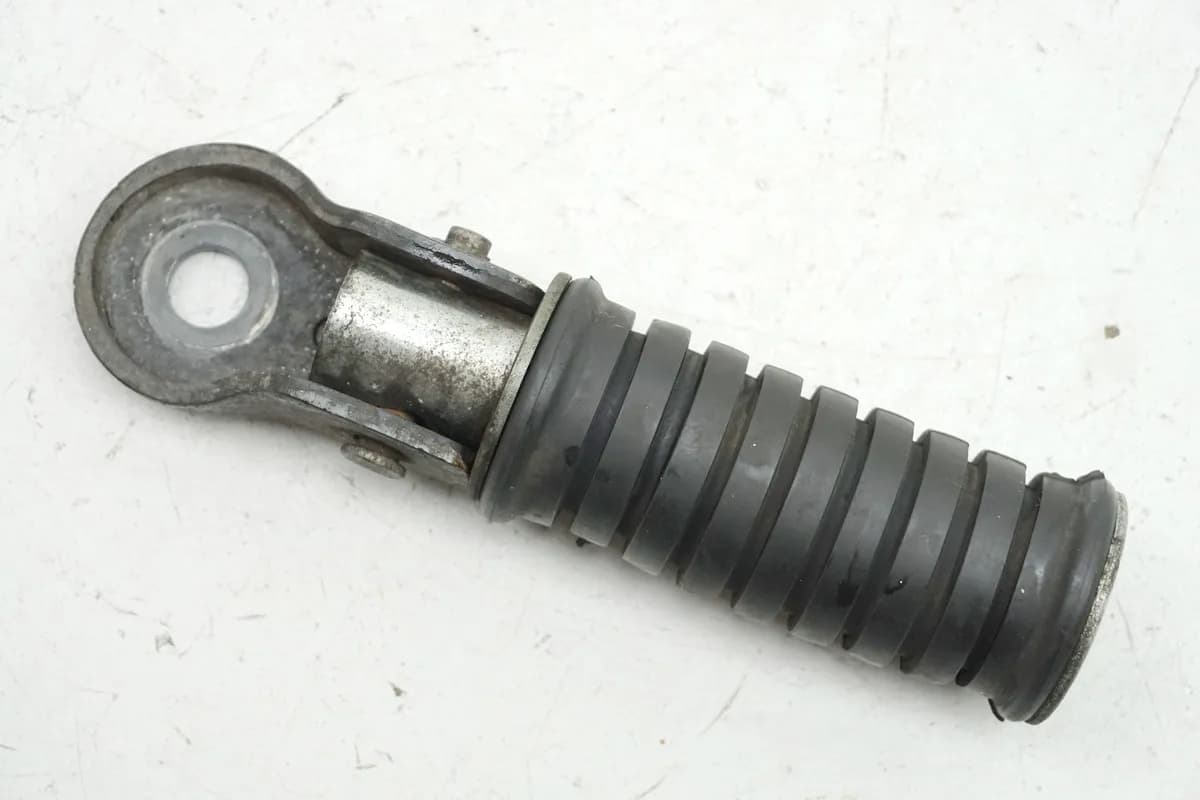 YAMAHA SR 125 10F Fußraste Sozius rechts Halter Fußrastenanlage Footrest