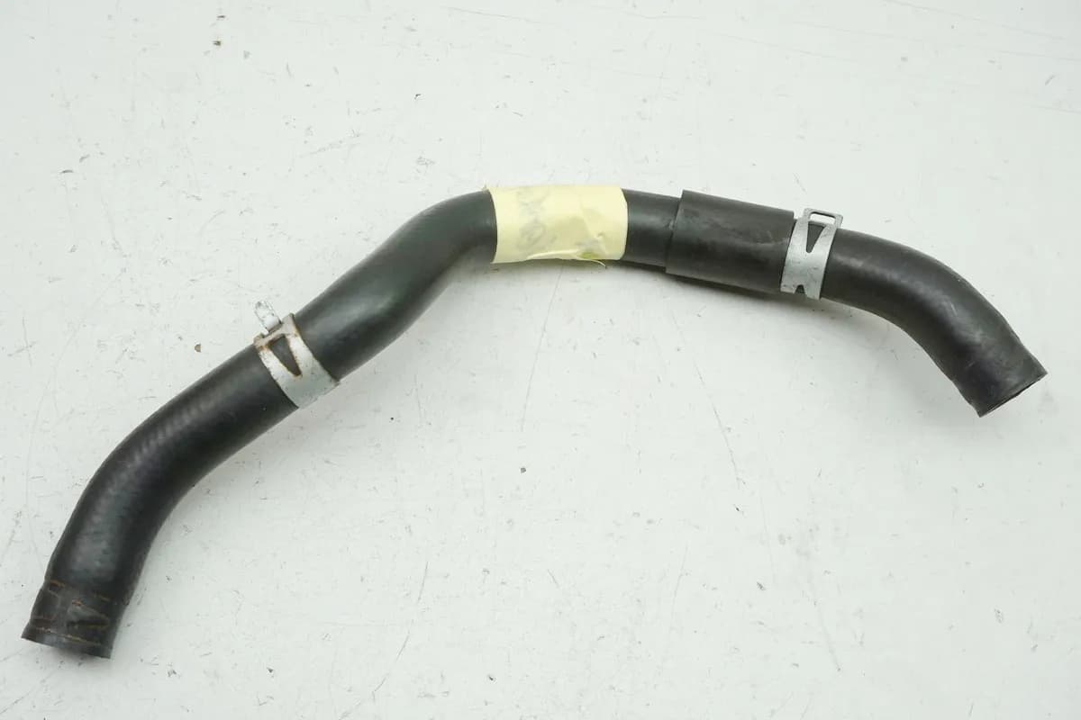 HONDA CB 650 FA RC75 Kühlerschlauch Wasserpumpe --> Motor (Zylinderkopf)