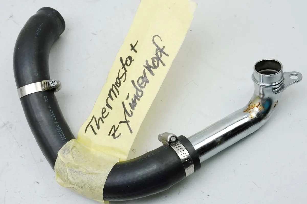 HONDA CBF 1000 FA SC64 Kühlerschlauch Thermostat Zylinderkopf