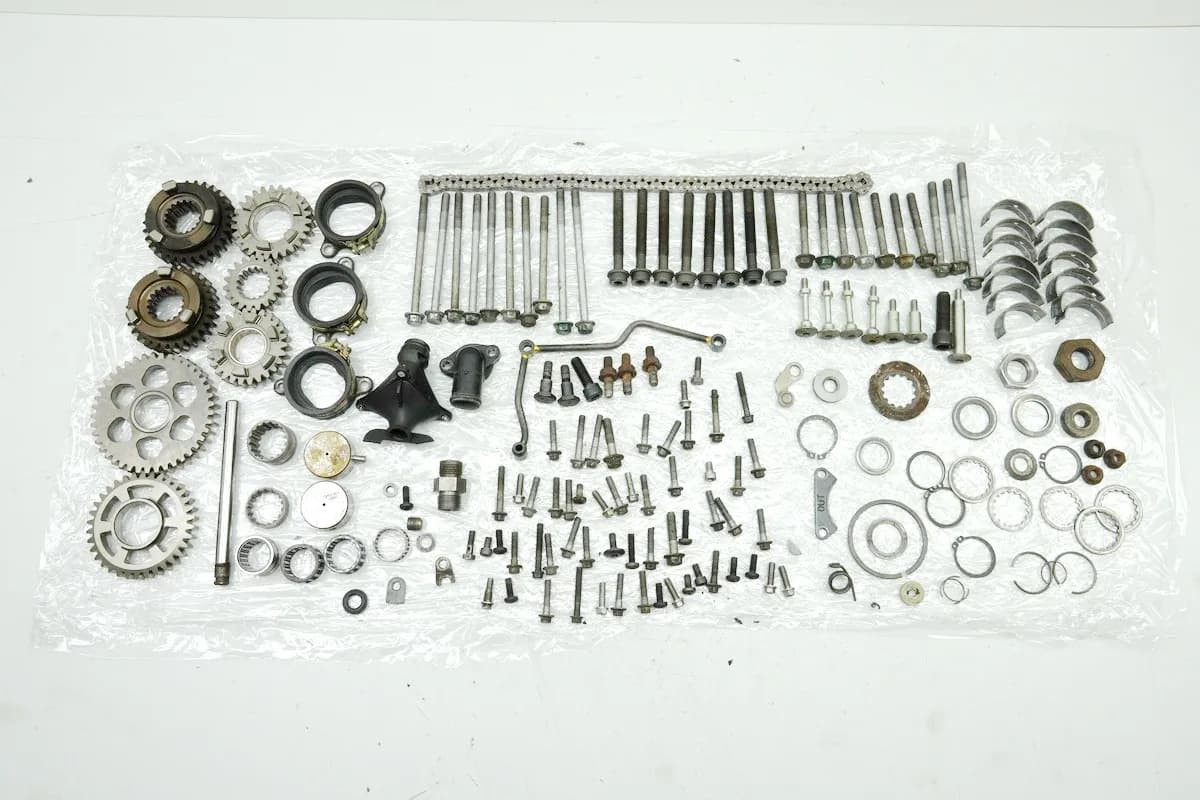 TRIUMPH SPEED TRIPLE 955 i 595 N Schrauben & Kleinteile Motor Zahnräder Getriebe