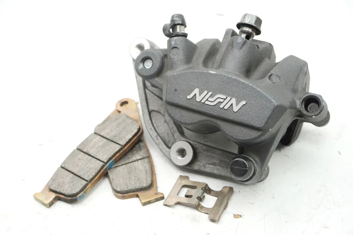 HONDA CB 650 FA RC75 Bremssattel links Bremsklötze Brake Caliper