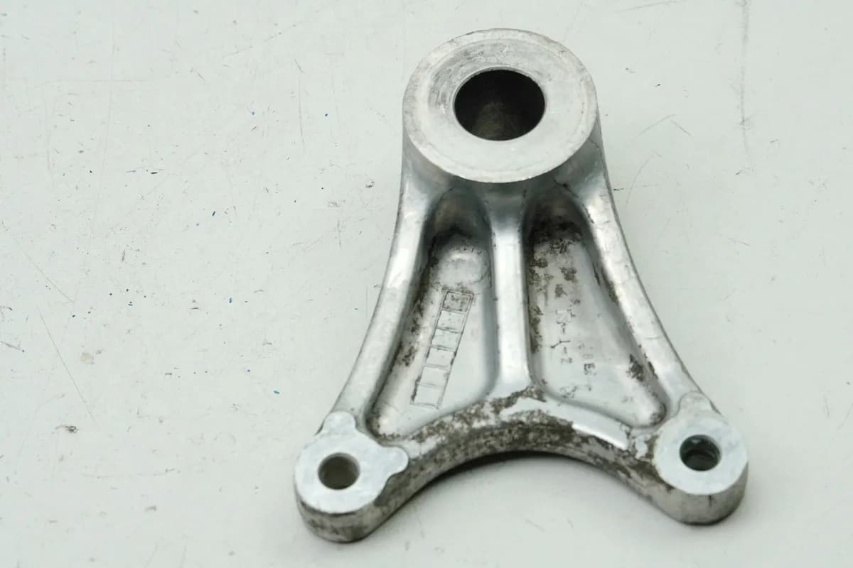 SUZUKI GSX 750 AE INAZUMA Ankerplatte Bremsankerplatte Halter Bremssattel