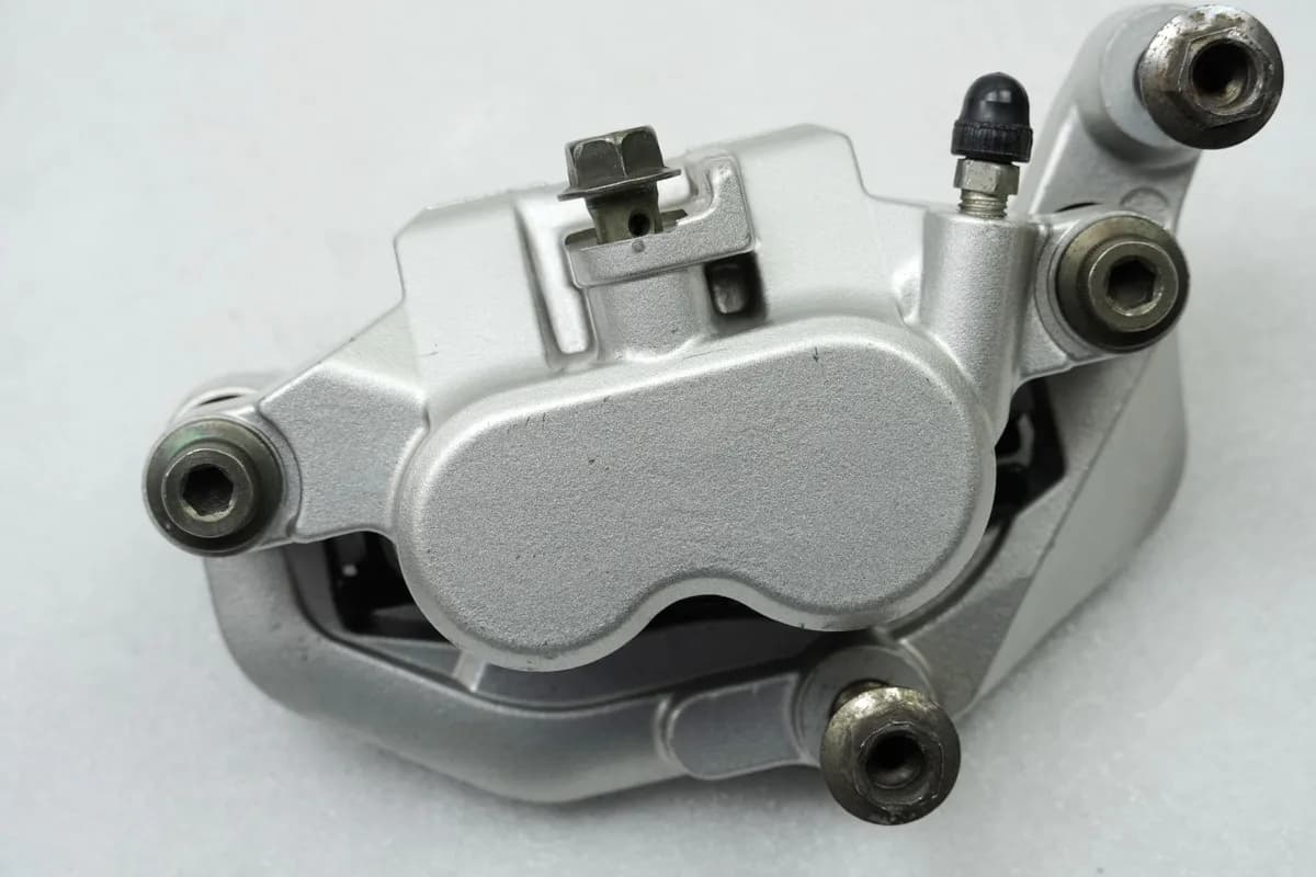 YAMAHA XVZ 1300 VP09 ROYAL STAR XVS Bremssattel rechts vorn Bremszange Kolben