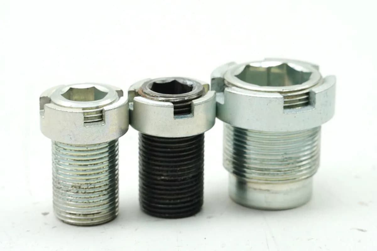 HONDA CBR 600 PC35 Zentrierschraube Motor Hülse Distanz Halter Schwinge 99-00