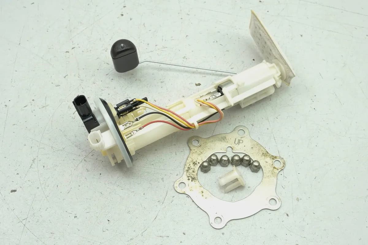 YAMAHA MT 125 A RE11 (RE29) YZF Benzinpumpe Kraftstoffpumpe Spritpumpe (für Tank