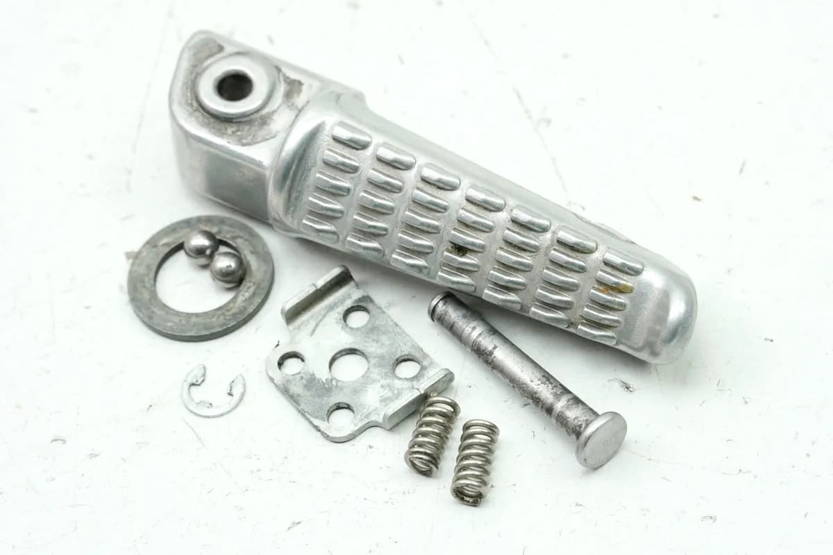 KAWASAKI ZX10R ZXT00C 636 C - Fußraste Sozius rechts R-1481