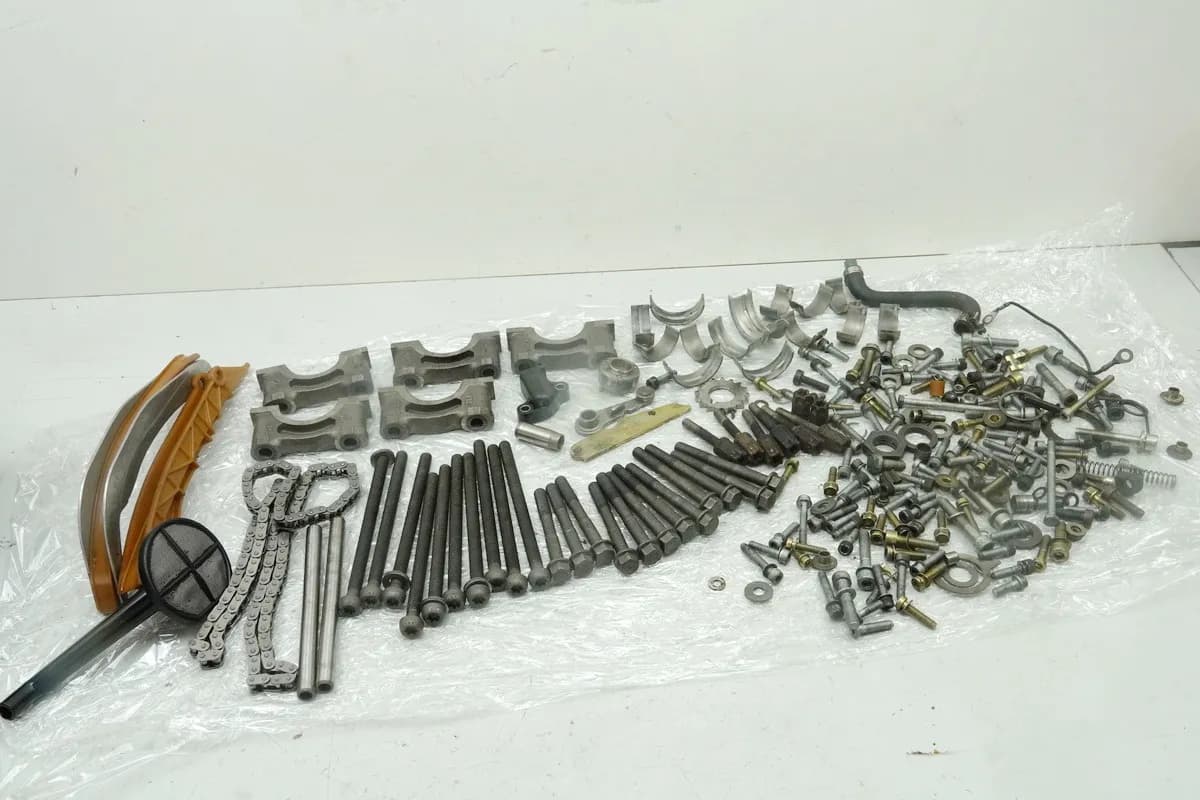 BMW K 1200 LT A K2LT Schrauben Kleinteile Halter Muttern (für Motor Zylinder)