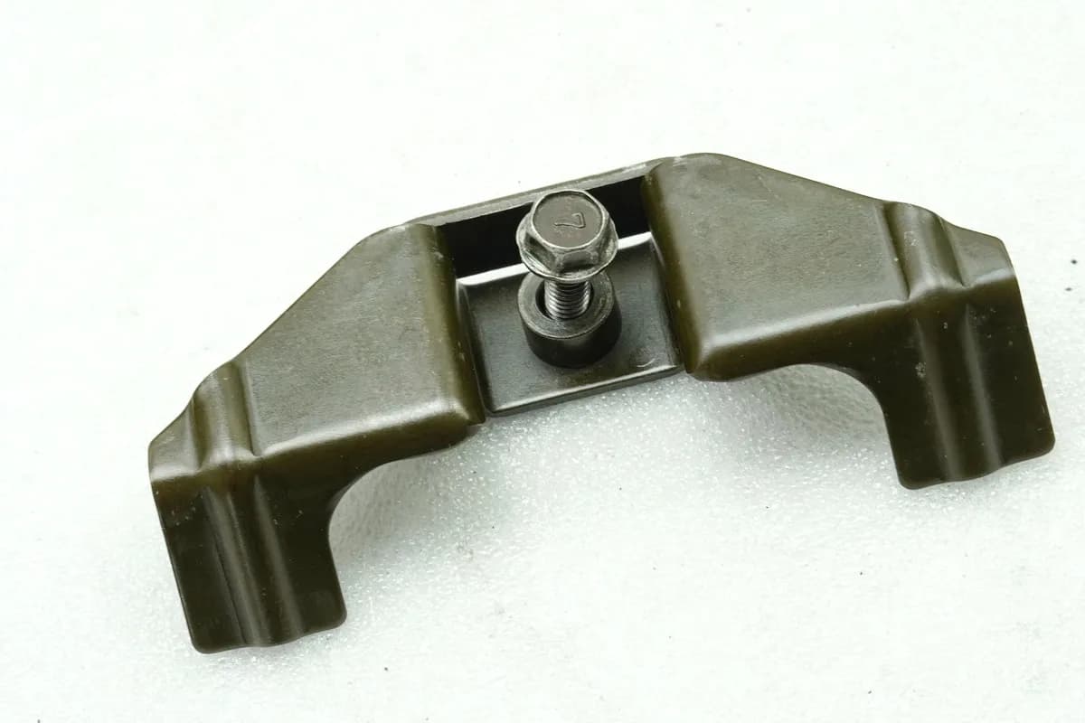 KAWASAKI Z 750 ZR750J Halterung Fahrersitz Täger Sitz Halteplatte Bügel 04-06