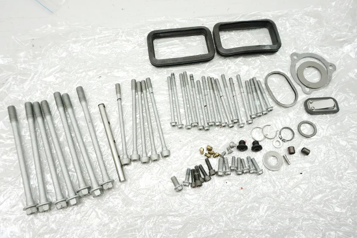 KTM 1290 SUPERDUKE R Schrauben & Kleinteile für Motor 14.000 km