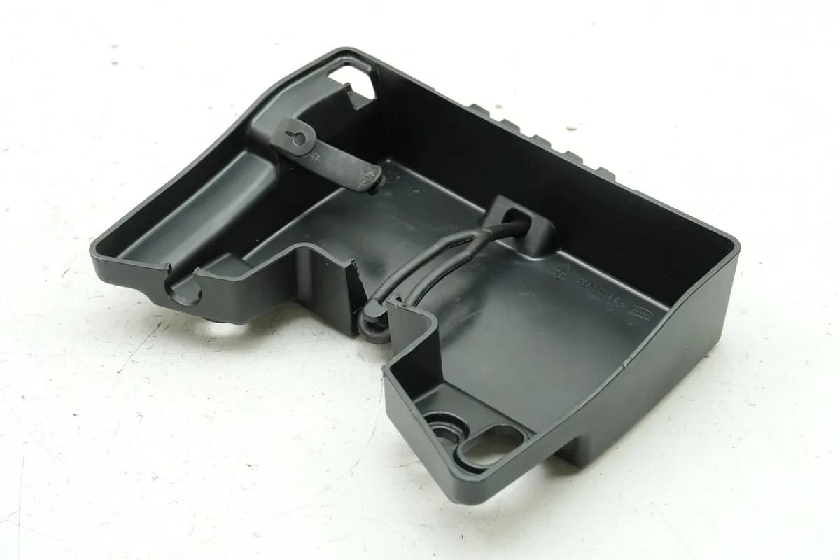 DUCATI MONSTER 696 ABS M5 Werkzeugfach Halter Box Werkzeug Schale NUR 1626 km