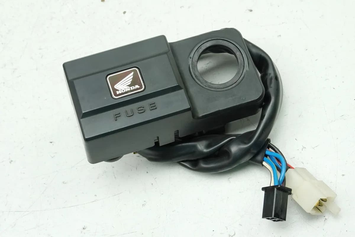 HONDA XL 600 PD06 TRANSALP Abdeckung Zündschloß Verkleidung Sicherungskasten