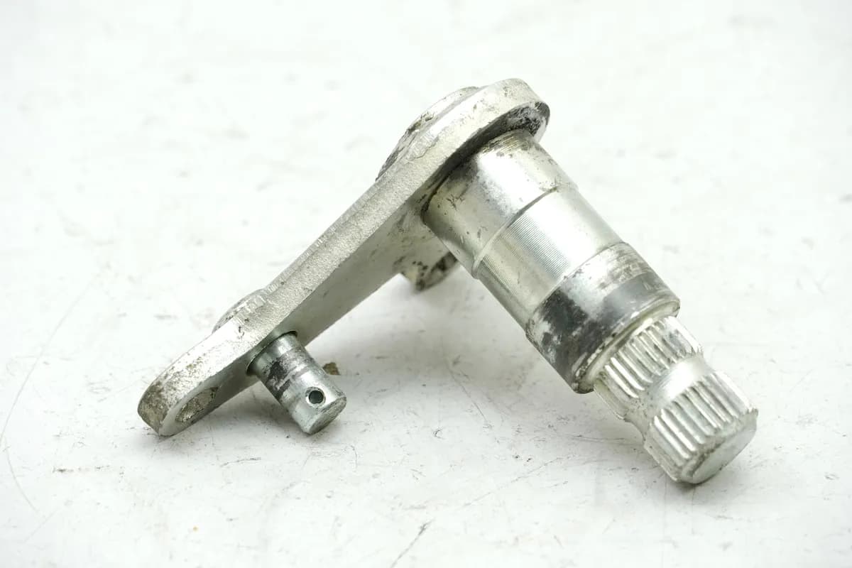 KAWASAKI VN 750 A-D Vulkan Twin Halterung BRemspedal Aufnahme Welle 14061 km