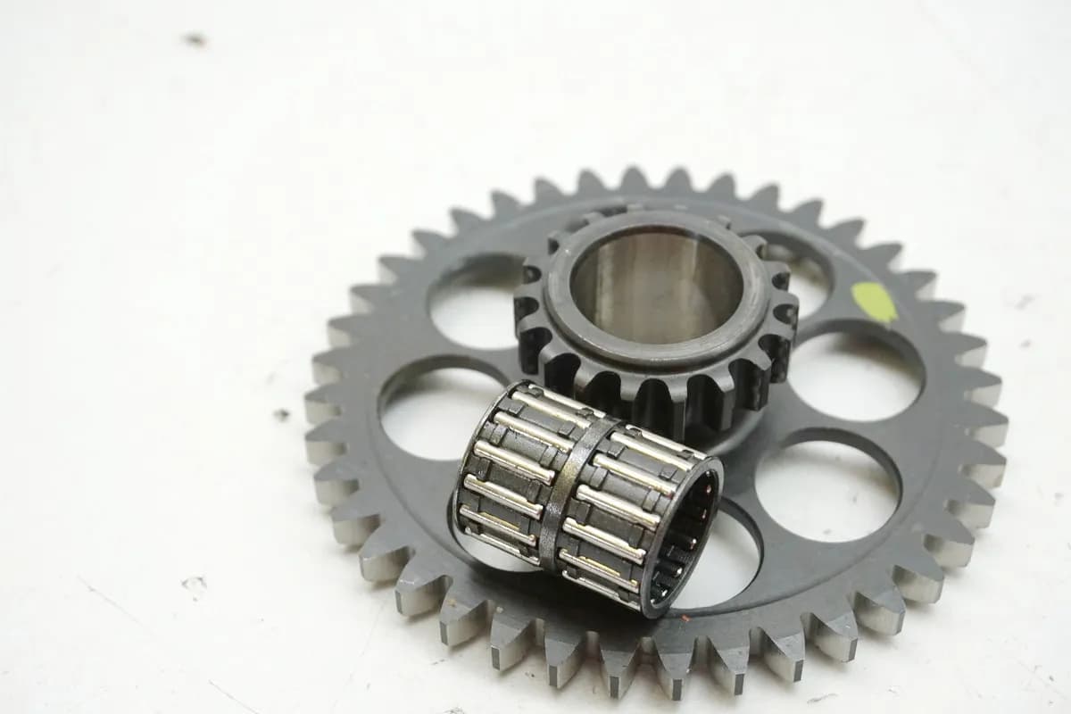 KTM 1290 SUPERDUKE R Zwischenrad links Steuertrieb Zahnrad Zylinderkopf hinten