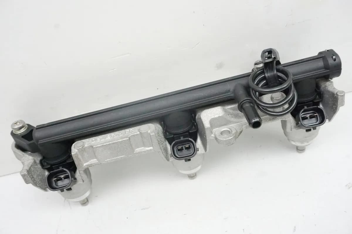 MV AGUSTA BRUTALE 800 DRAGSTER RR B322BB Einspritzdüsen Einspritzleiste Airbox