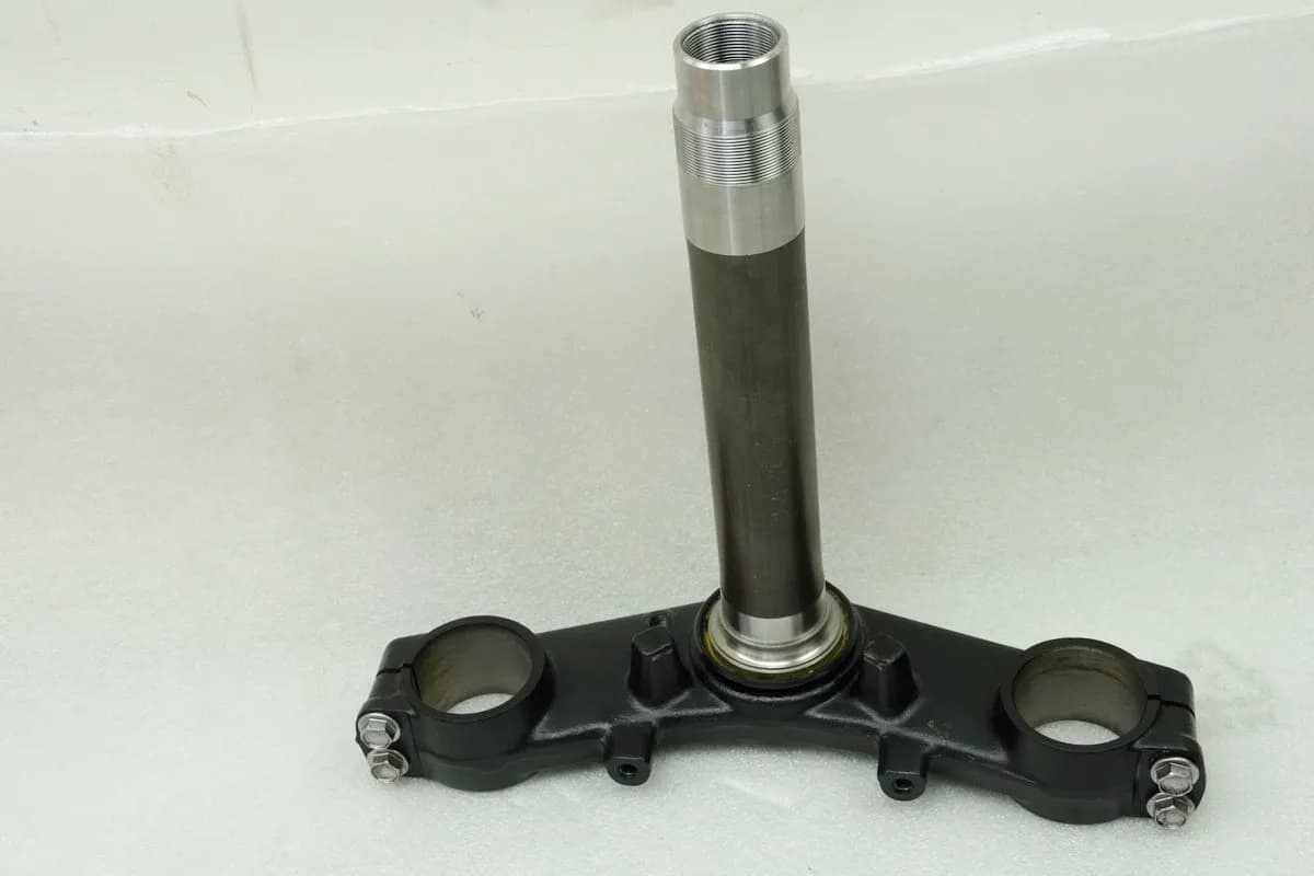KAWASAKI Z 750 ZR750J Gabelbrücke unten (für Gabel Gabelholm Standrohr) 04-06