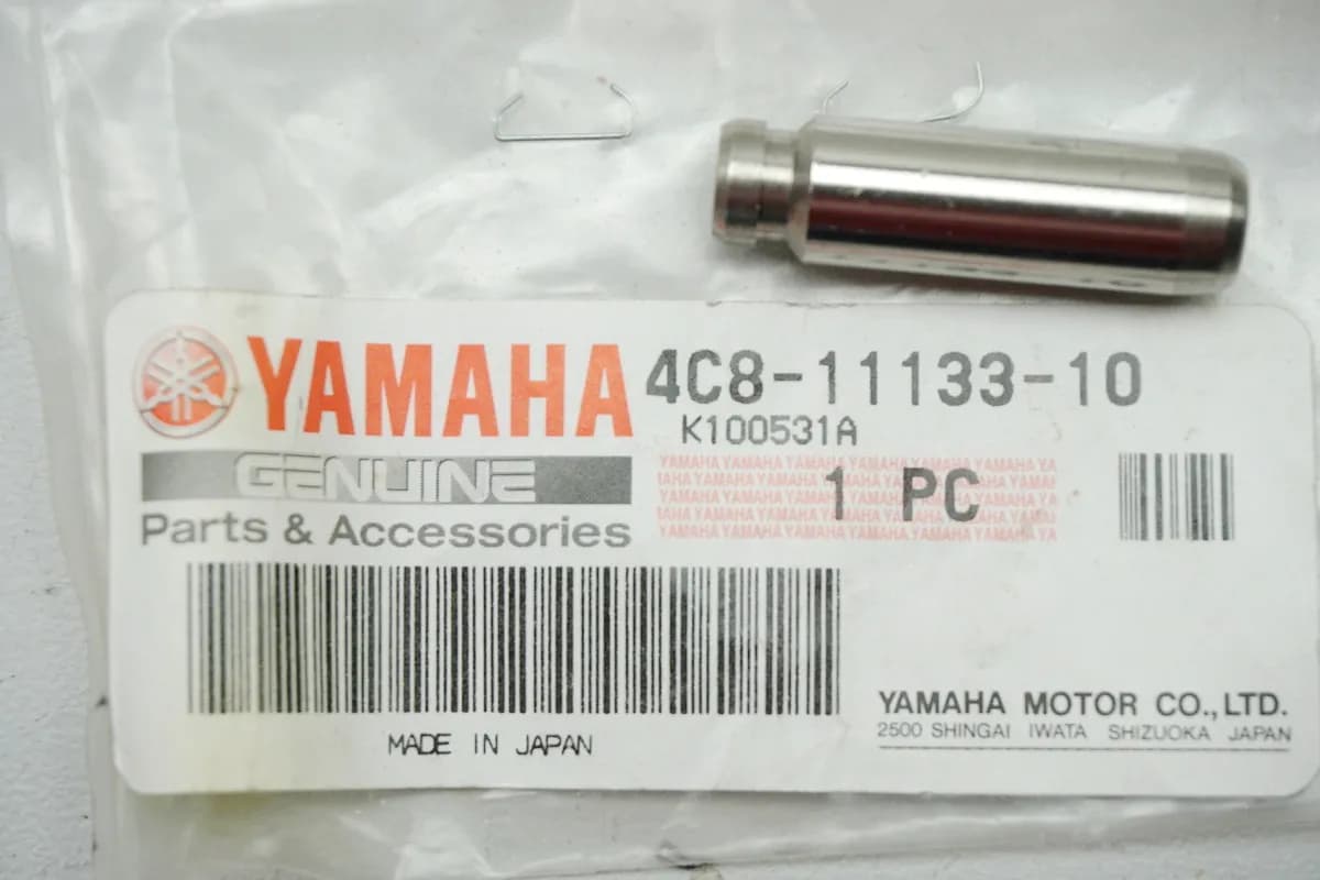 Yamaha Führung Einlassventil Zylinderkopf original 4C8-11133-10 VMX YZF - NEU
