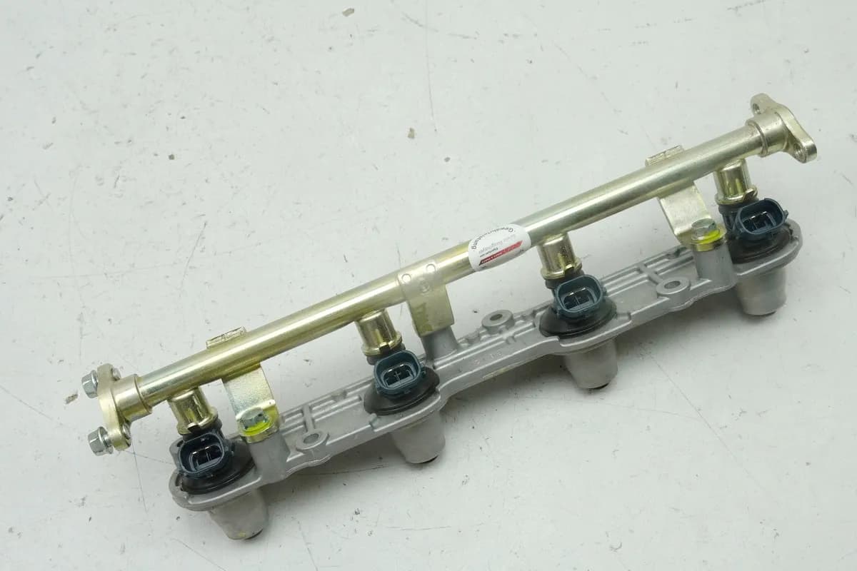 HONDA CBR 600 RR PC37 Einspritzdüsen Einspritzleiste Airbox Einspritzdüse 03-04