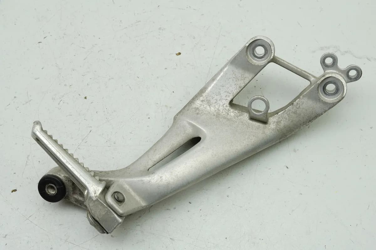 HONDA CBR 1100 XX SC35 Fußrastenträger Sozius rechts Halter Fußraste 50750MAT010