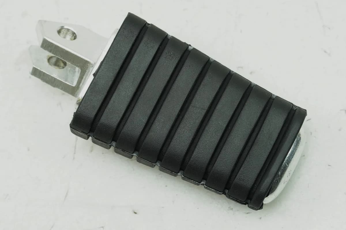 YAMAHA XV 535 VIRAGO 2YL Fußraste Fahrer rechts original Footrest NEU