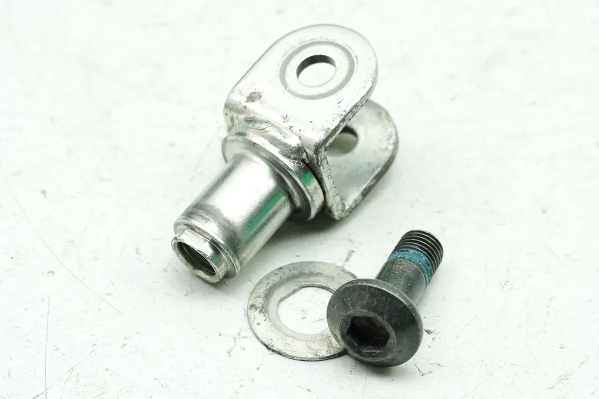 YAMAHA MT 125 A RE11 (RE29) Halter Fußraste Fahrer rechts Gelenk Aufnahme