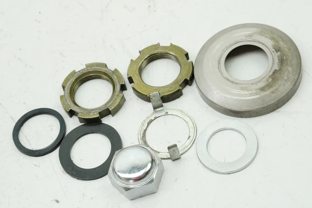 YAMAHA FZS 600 RJ02 FAZER Mutter Sicherung Lenkkopf Gabelbrücke Schraube