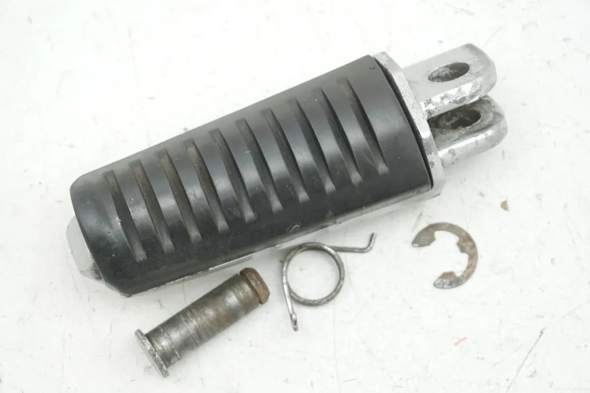 KAWASAKI ZX-9R ZX900B Fußraste Fahrer links Footrest