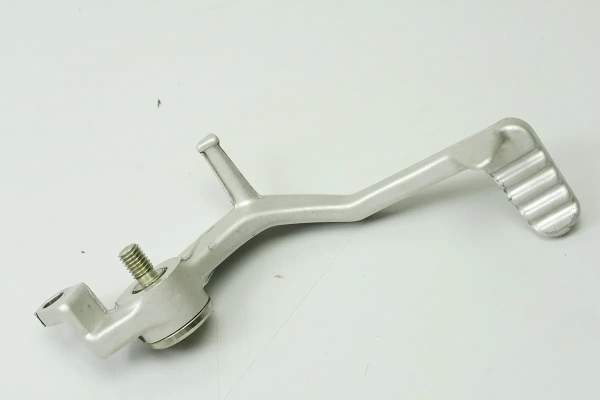 TRIUMPH TT 600 806AD Daytona 650 Bremspedal original Fußbremspedal Bremshebel