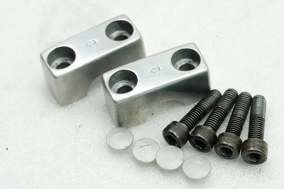 Kawasaki EL 252 EL 250 B Eliminator Lenkerklemmung oben Halter Lenker Schrauben