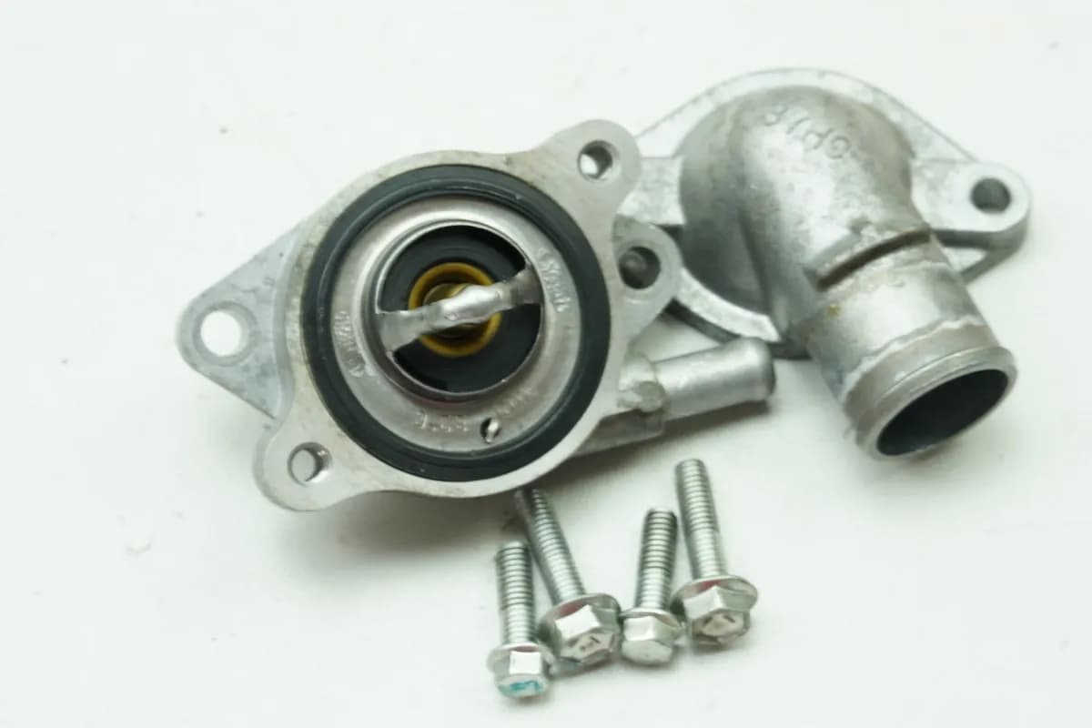 SUZUKI GSX-R 750 WVCW K8 K9 L0 600 GSXR Thermostat Thermostatgehäuse (für Motor)