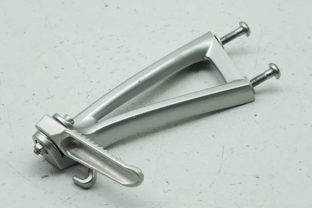 YAMAHA R6 RJ05 RJ09 Fußrastenanlage Sozius links Halter Fußraste 5SL-27430-00-00