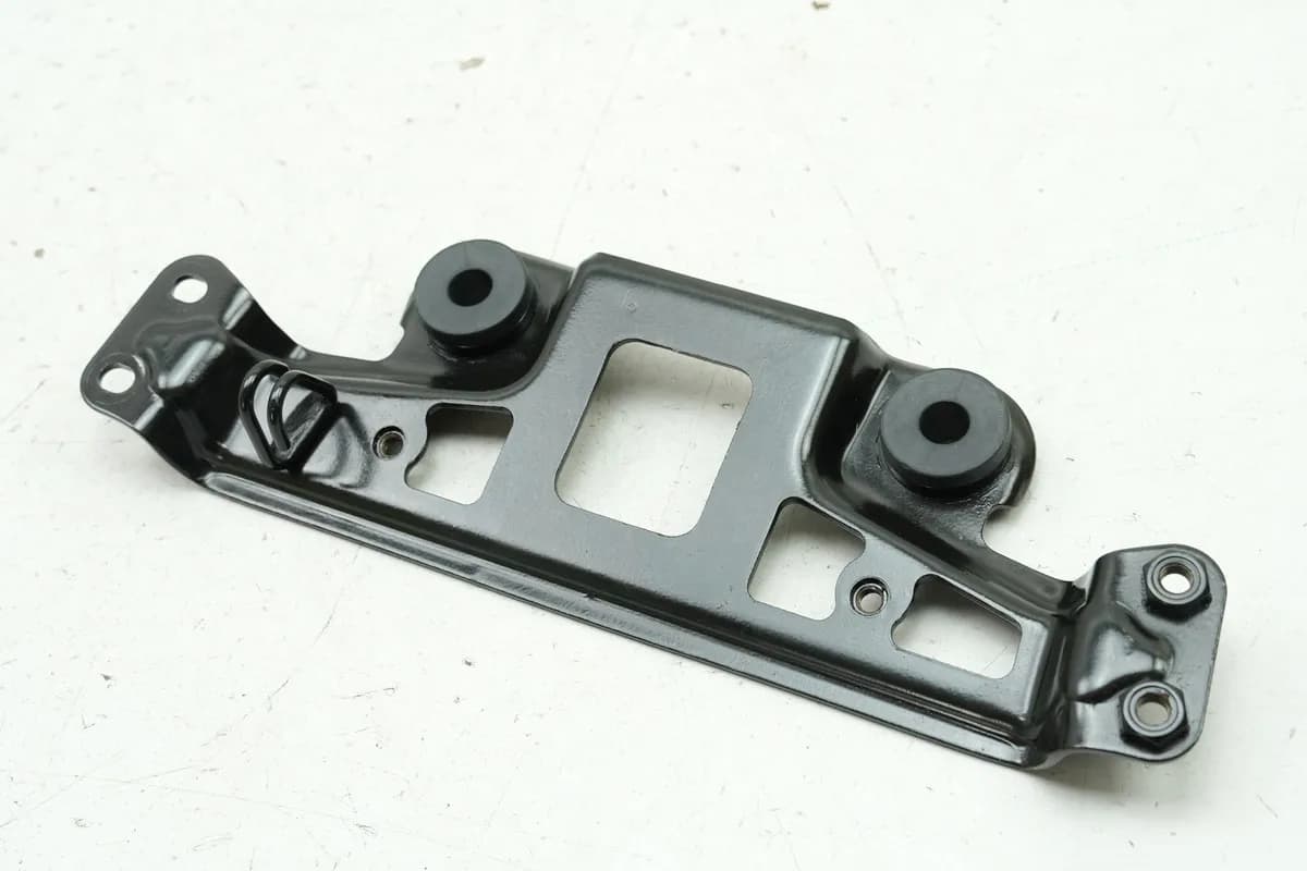 DUCATI MONSTER 696 ABS M5 Halterung Heckrahmen Strebe Halteplatte NUR1626 km