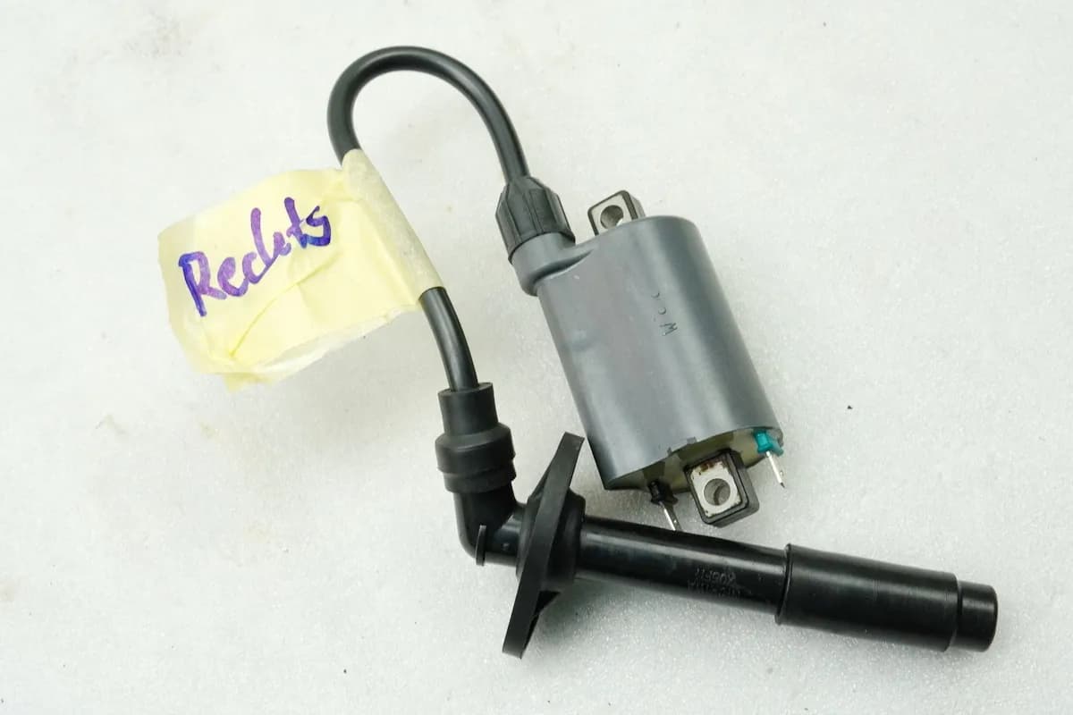 Kawasaki EL 252 EL 250 B Eliminator Zündspule rechts original Zündkerzenstecker