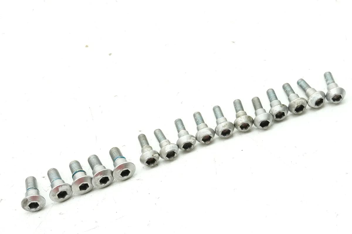 SUZUKI GSX-R 750 WVCW K8 K9 L0 600 Schrauben Bremsscheibe vorn hinten für Felge