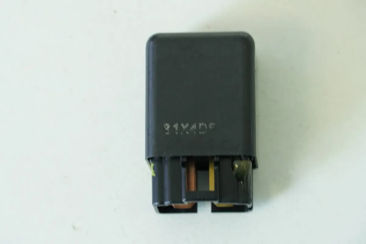 SUZUKI SFV 650 A WVCX GLADIUS ABS Relais Licht Steuerrelais