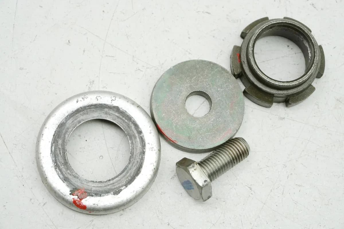 YAMAHA SR 125 10F Mutter Sicherung Lenkkopf Gabelbrücke Schraube (für Gabel) II