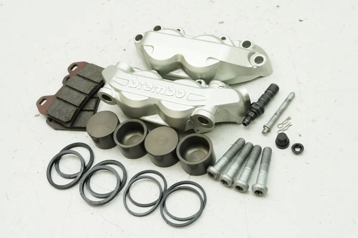 DUCATI MONSTER 696 ABS M5 Bremssattel rechts Brembo Bremszange Kolben NUR 1626km