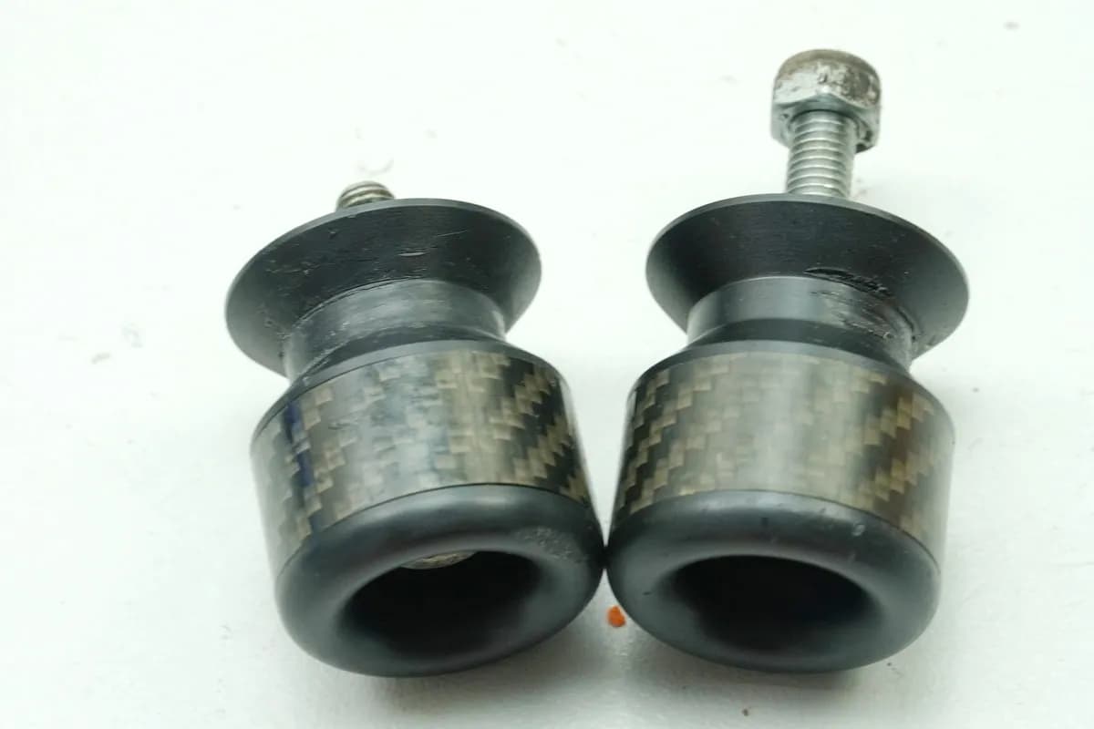 SUZUKI GSX-R 750 WVCW K8 K9 L0 600 Sturzpads an Schwinge Crashpads