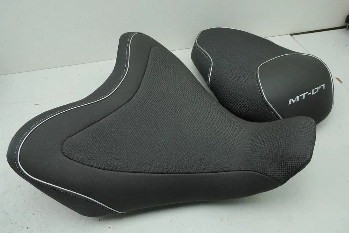 YAMAHA MT07 RM04 Fahrersitz Sitz Soziussitz Bagster Sitzbank Seat NEU