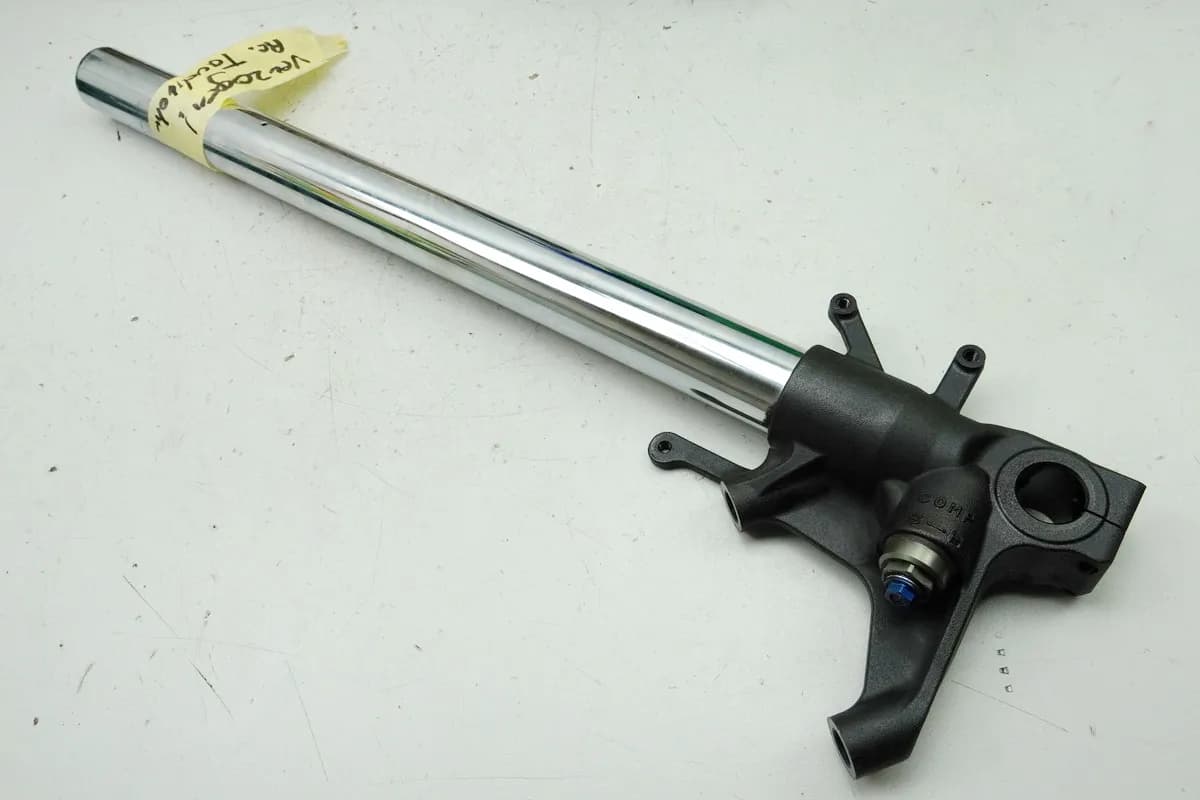 SUZUKI GSX-R 750 WVCW K8 K9 L0 Gabelholm rechts Standrohr Gabelfuß Gleitrohr