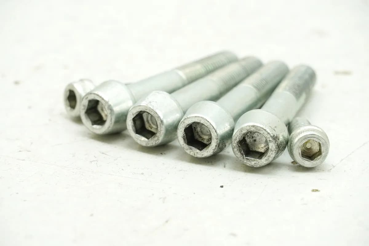 DUCATI MONSTER 696 ABS M5 Schrauben für Bremssattel vorn hinten NUR 1626 km