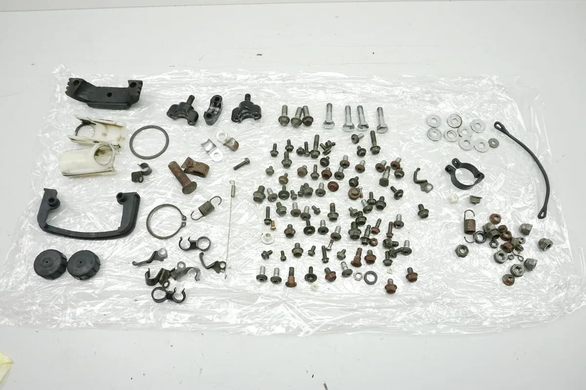 YAMAHA SR 125 10F Schrauben & Kleinteile