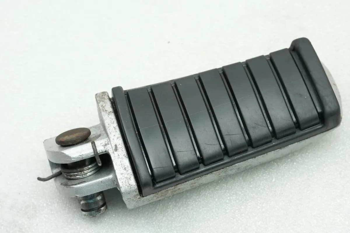 Kawasaki EL 252 EL 250B Eliminator Fußraste Fahrer rechts orig. Fußrastengummi