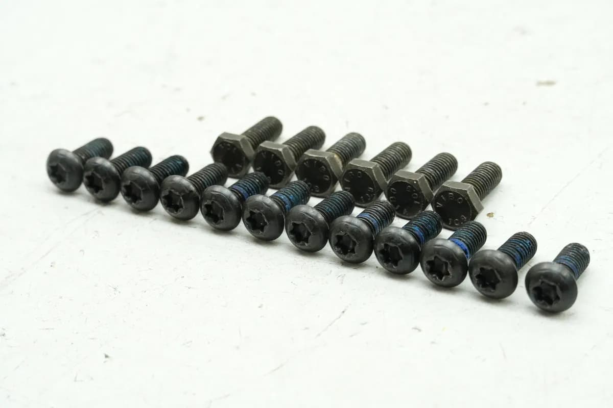 DUCATI MONSTER 696 ABS M5 Schrauben für Bremsscheibe vorn + hinten NUR1626 km