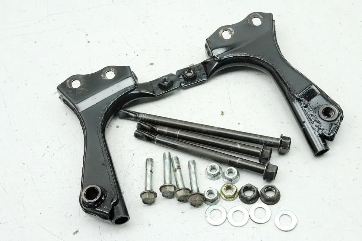 Kawasaki EL 252 EL 250B Eliminator Halterung Motor Achse Schrauben Motorhalter