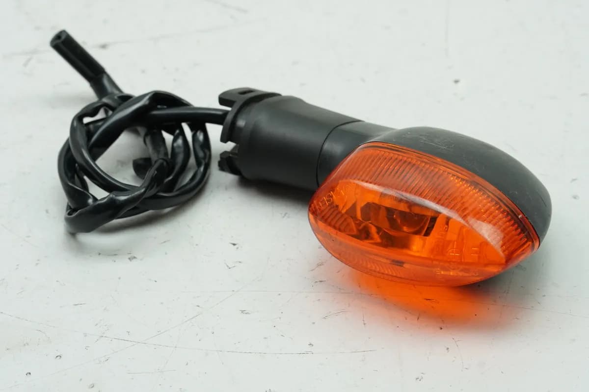 YAMAHA YZF R6 RJ11 Blinker rechts hinten original Turn Signal 2C0-83340-00-00