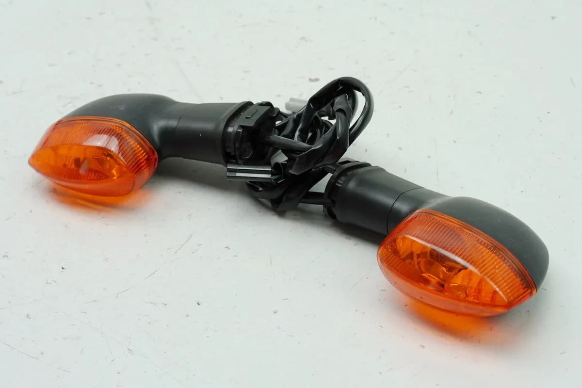 YAMAHA YZF R6 RJ15 Blinker links und rechts hinten original (Paar) 2C0-83330-00-00
