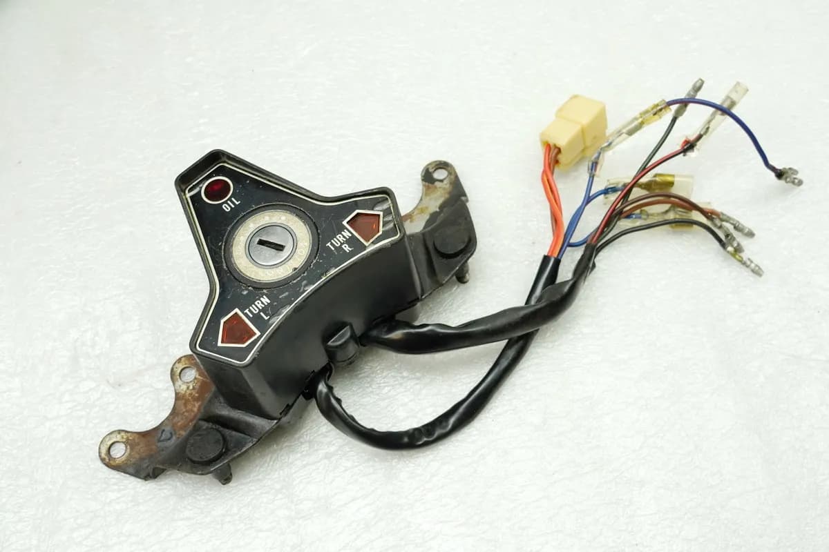 YAMAHA RD 250 1A2 Cockpit Kontrollleuchten Instrumente (Zündschloß)