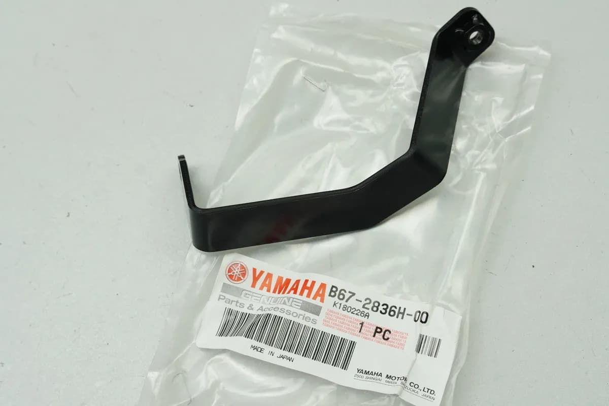 YAMAHA MT10 Halterung Halter Halteplatte B67-2836H-00 - NEU